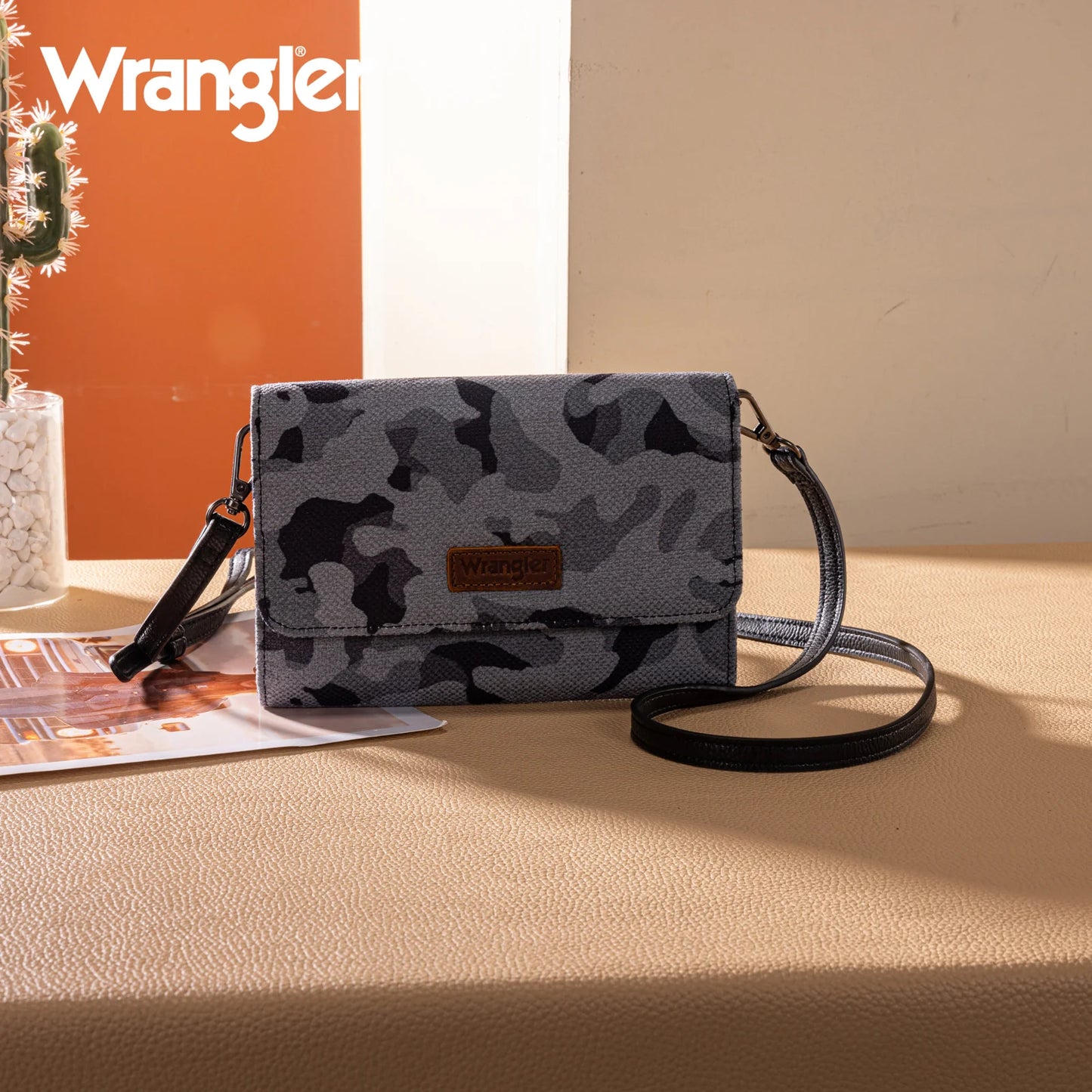 Wrangler Boardwalk Camo Convertible Clutch-Crossbody