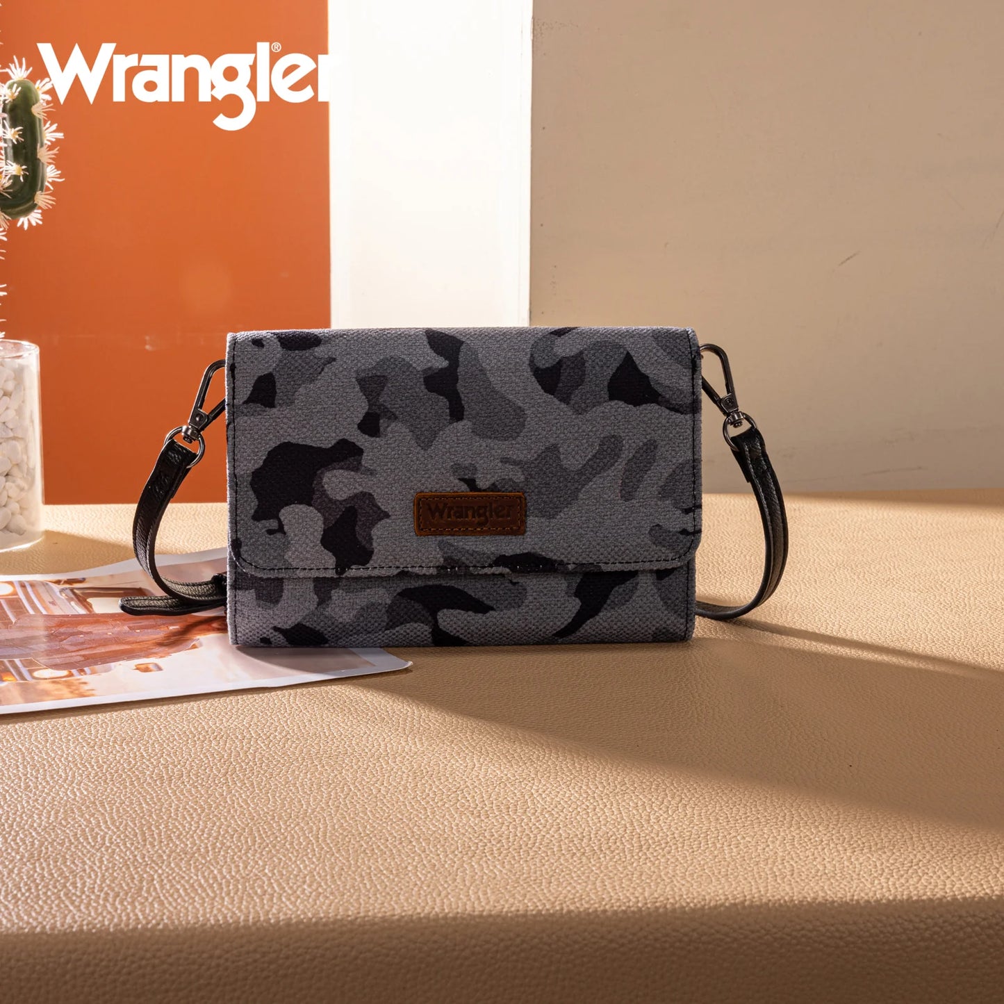 Wrangler Boardwalk Camo Convertible Clutch-Crossbody