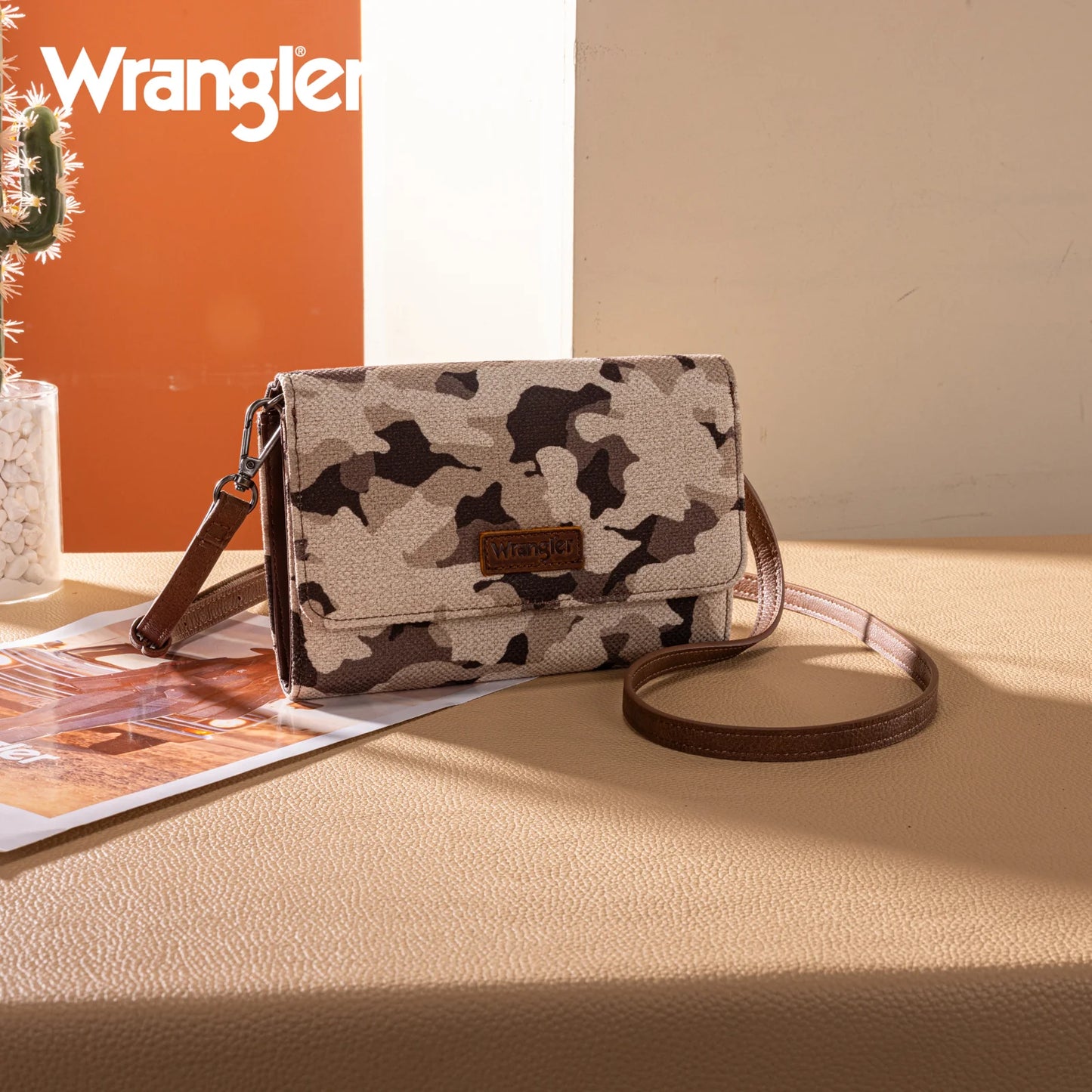 Wrangler Boardwalk Camo Convertible Clutch-Crossbody
