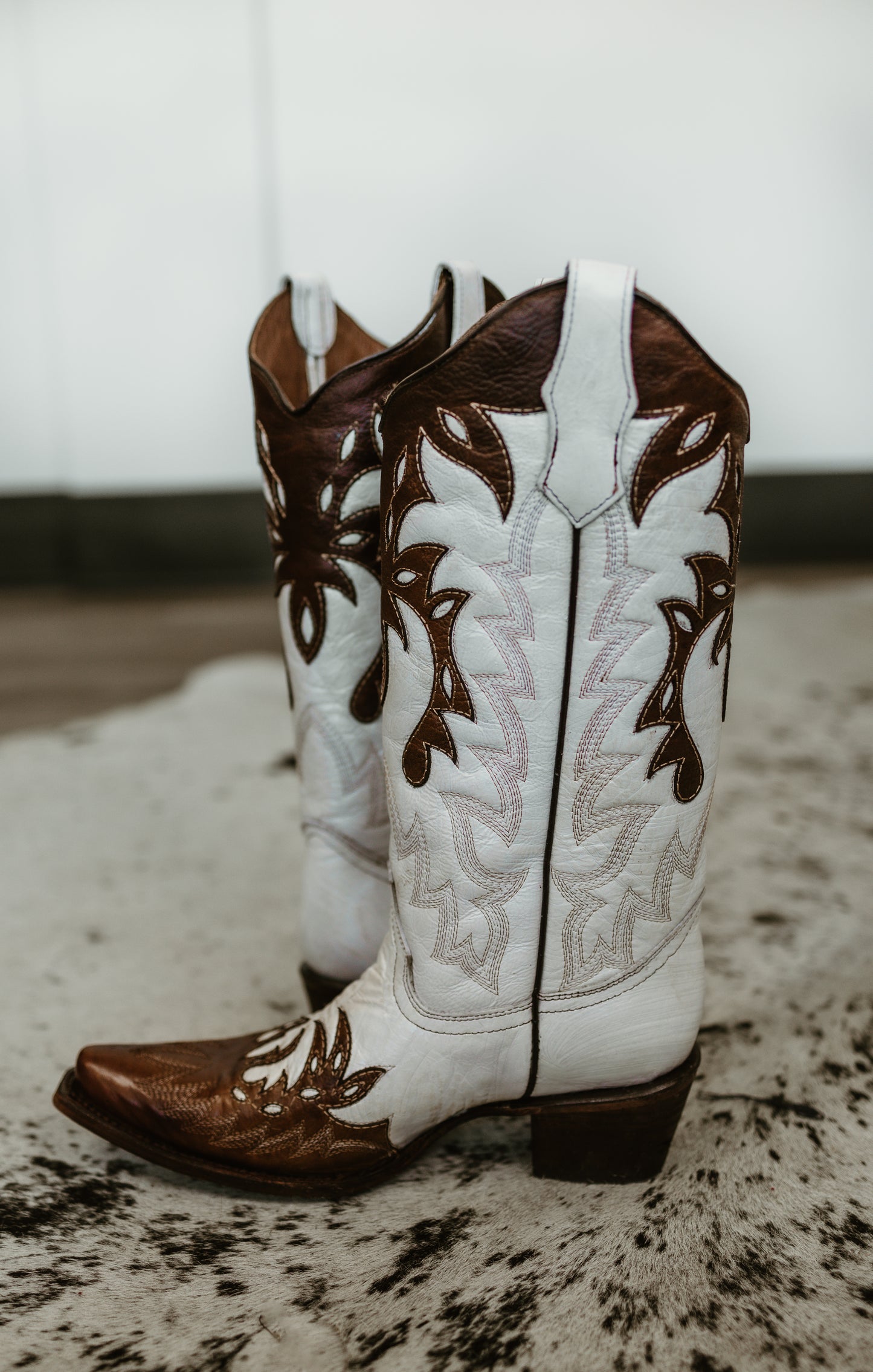 Circle G by Corral Pearl White/Cognac Overlay Women's Snip Toe Western Boots