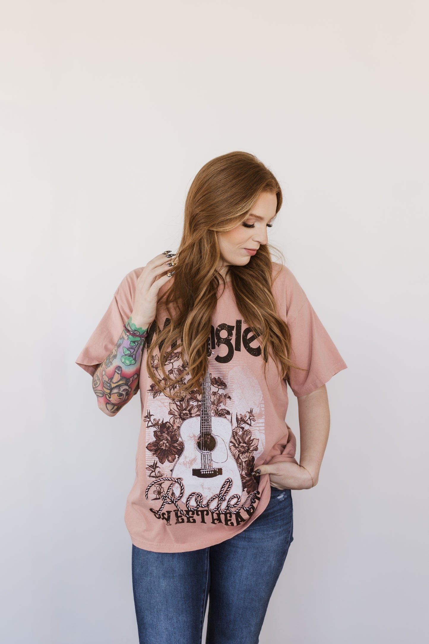 Wrangler Women’s Western Graphic Oversized Tee – Misty Rose