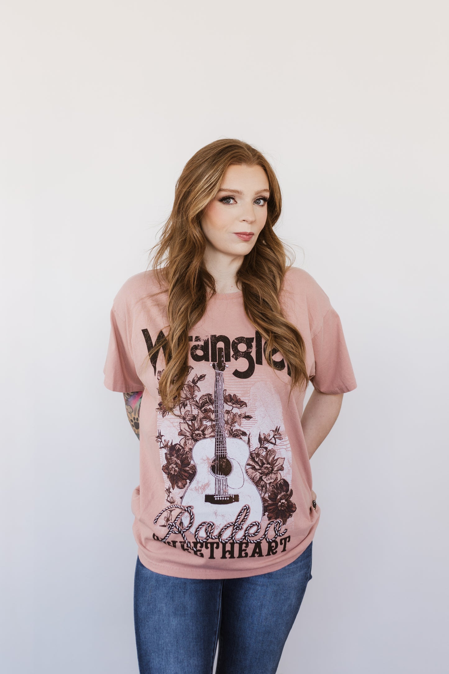 Wrangler Women’s Western Graphic Oversized Tee – Misty Rose