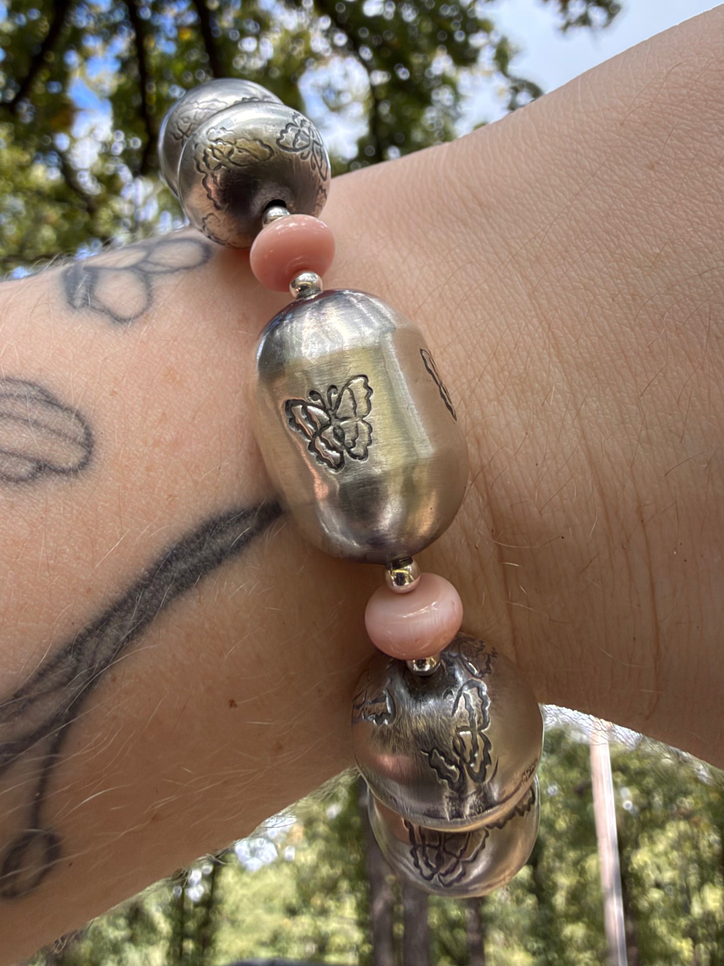 Tysha Aparicio | Sterling Silver and Pink Conch Stretchy Bracelet