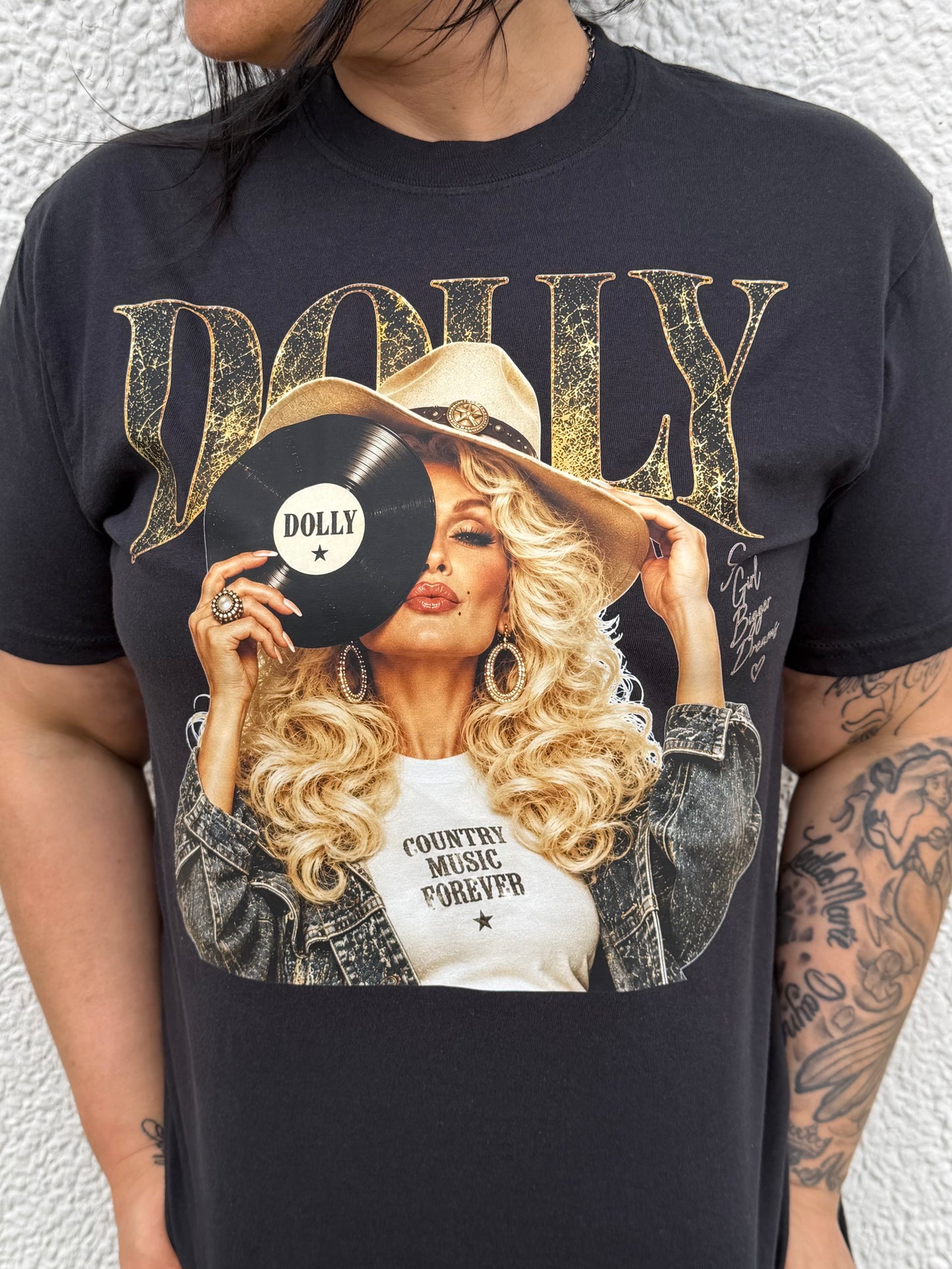 Dolly Vinyl | Comfort Color Graphic Tees