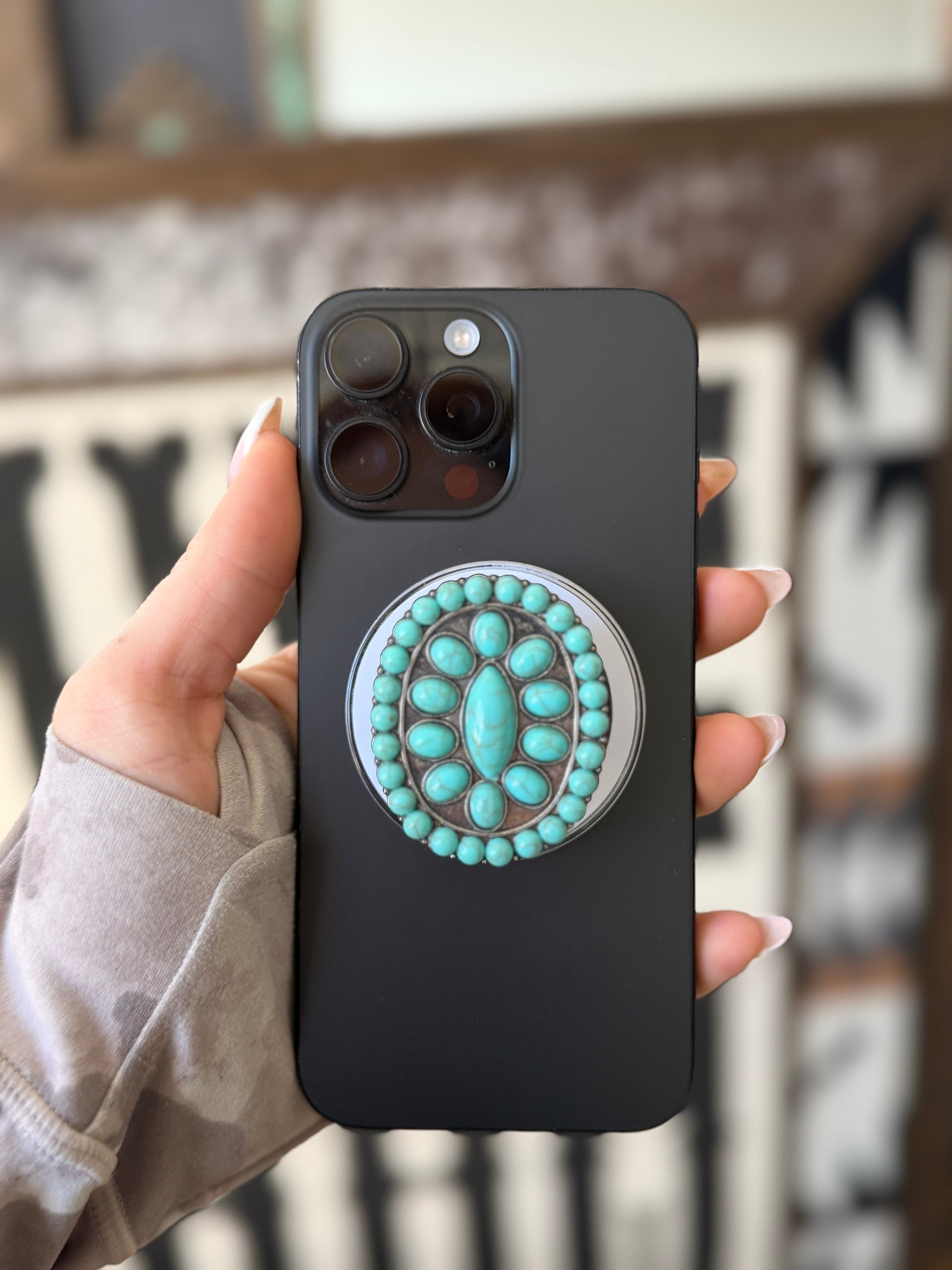 Turquoise Stone Concho MAGSAFE Phone Grip – Dani Morgans Turquoise Stone Concho MAGSAFE Phone Grip – Dani Morgans