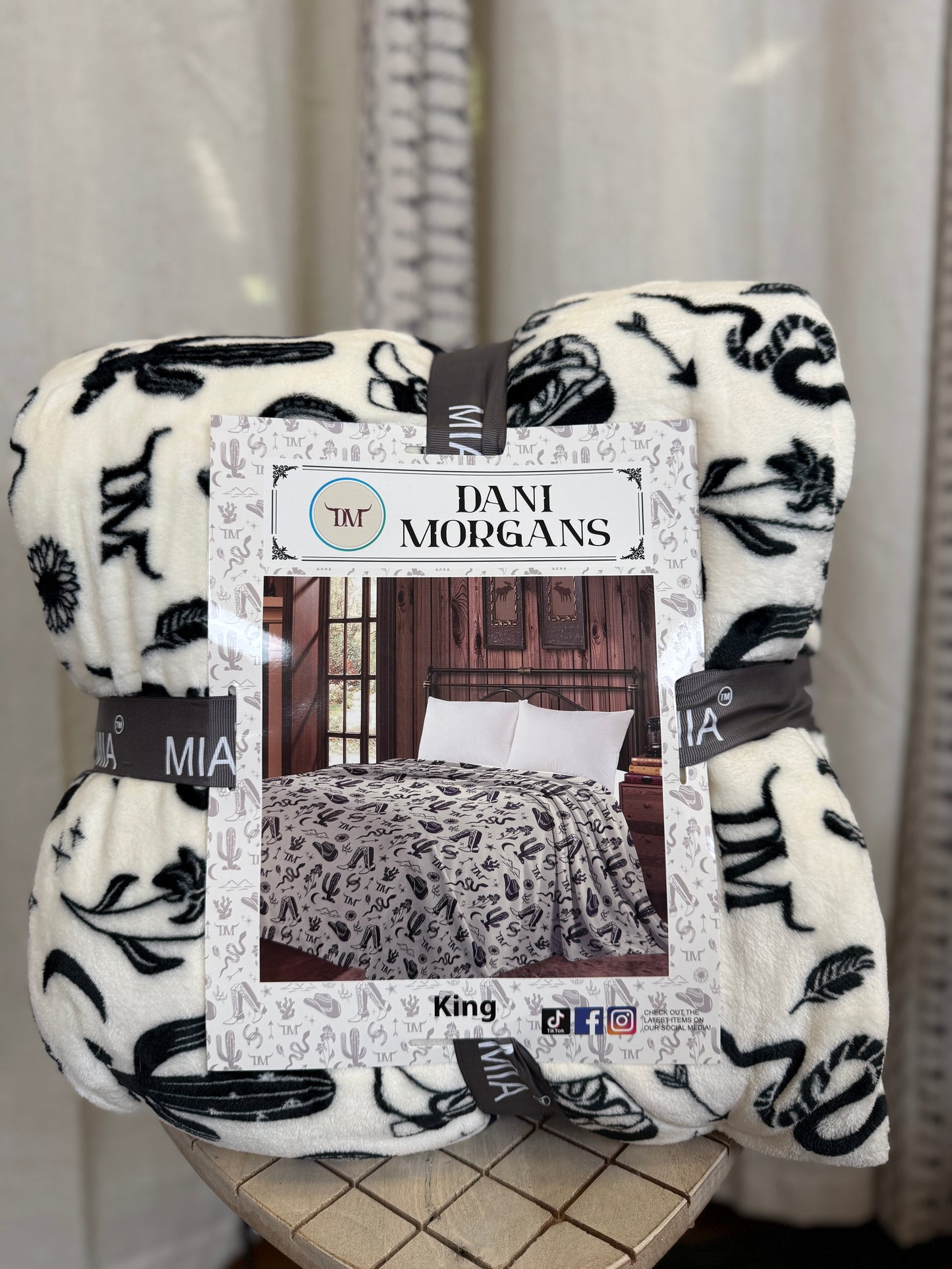 Dani Morgans Western Print Super Soft King Size Blanket