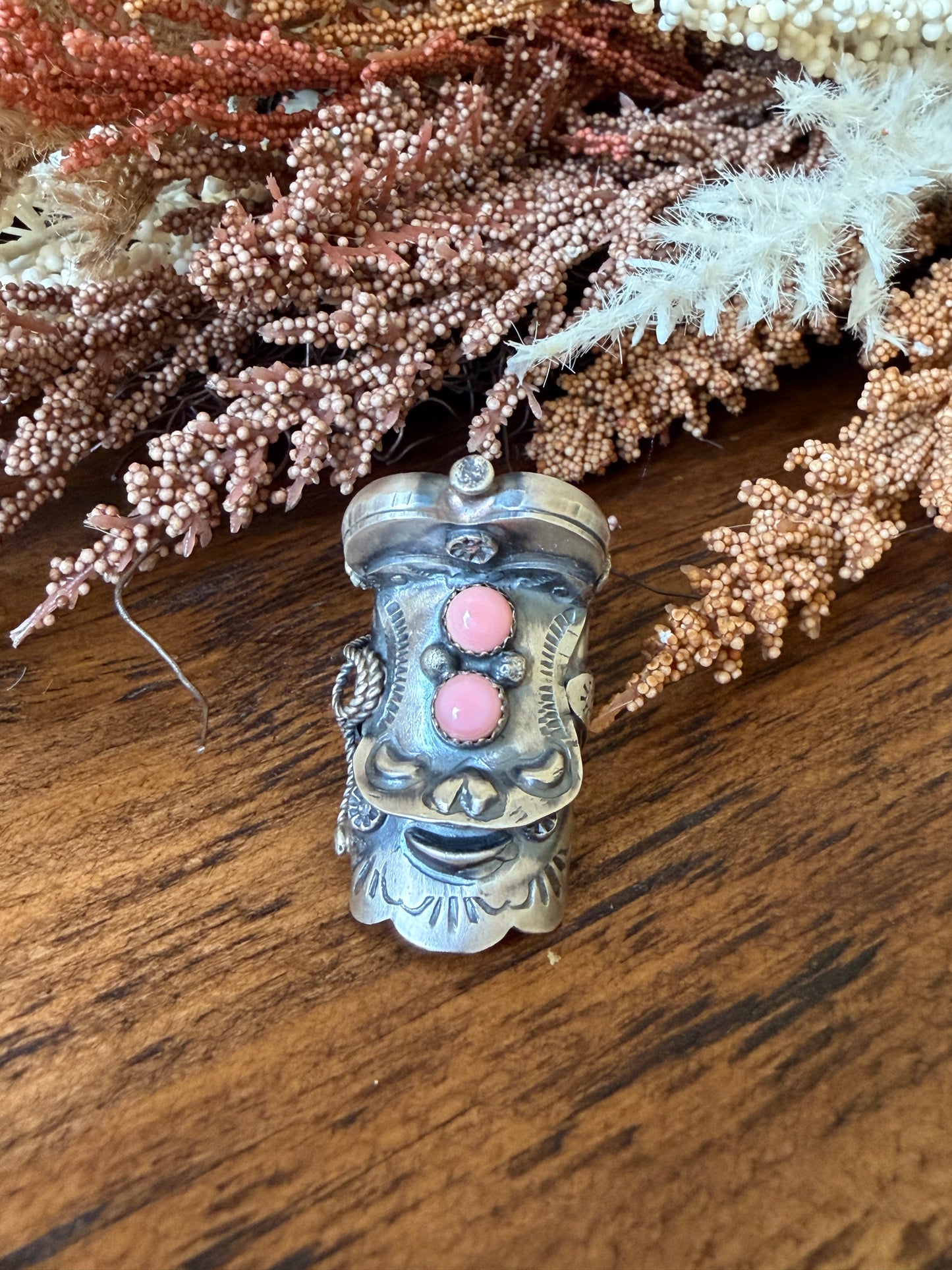 Tim Yazzie Pink Conch Saddle Ring – Genuine 925 Sterling Silver